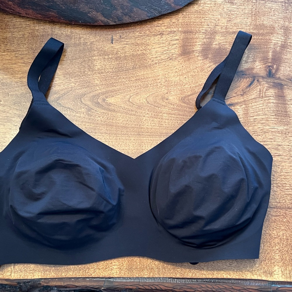 Bnwt padded v neck knix size 6+ black bra
